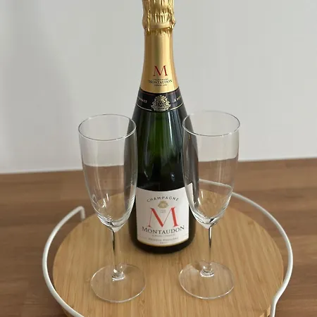 Loft Avec Jaccuzi Apartman *